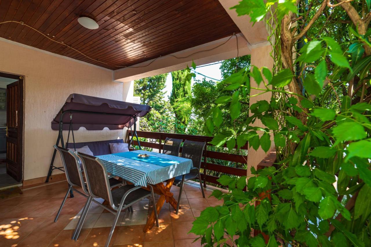 Vacation House Anna Karlobag Exterior photo