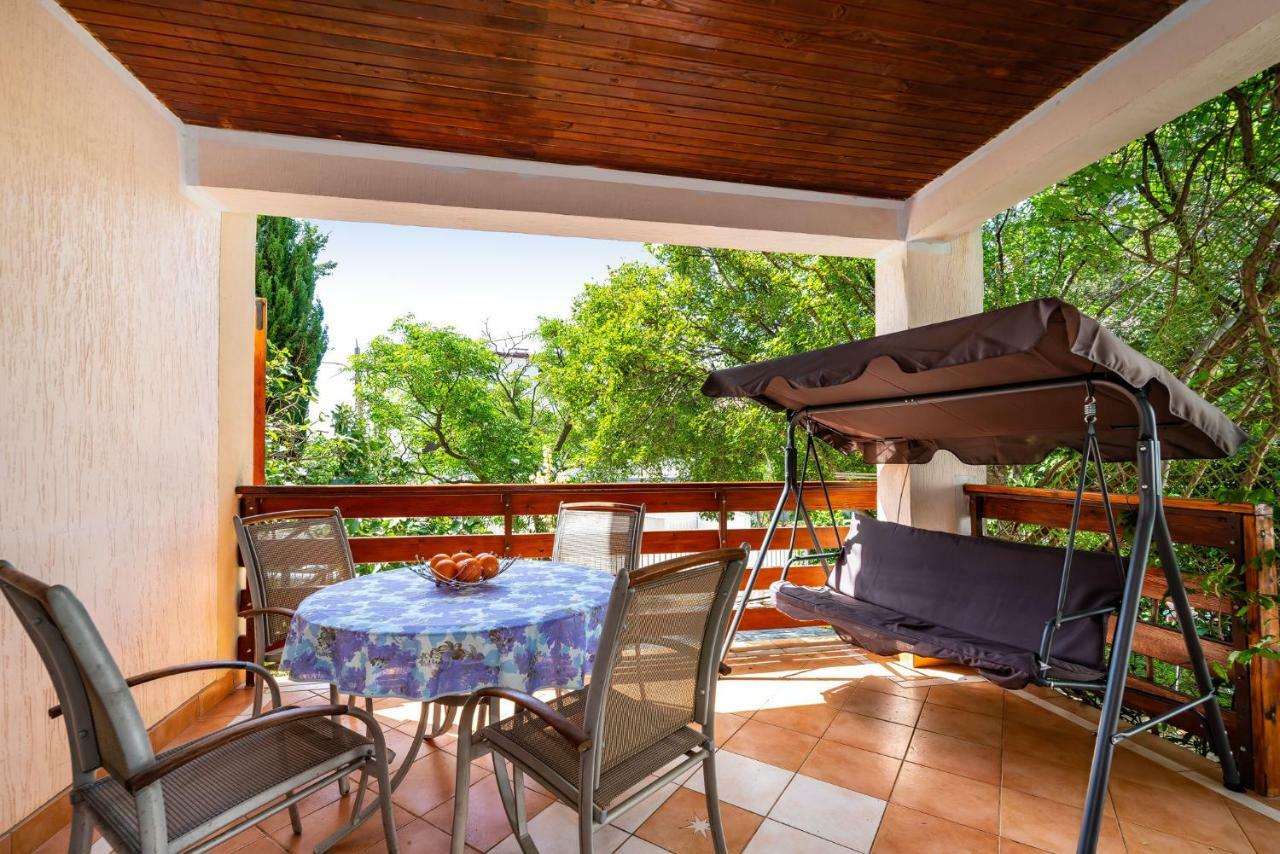 Vacation House Anna Karlobag Exterior photo