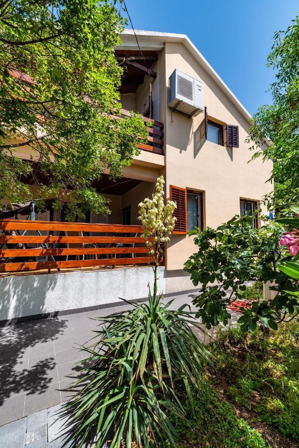 Vacation House Anna Karlobag Exterior photo